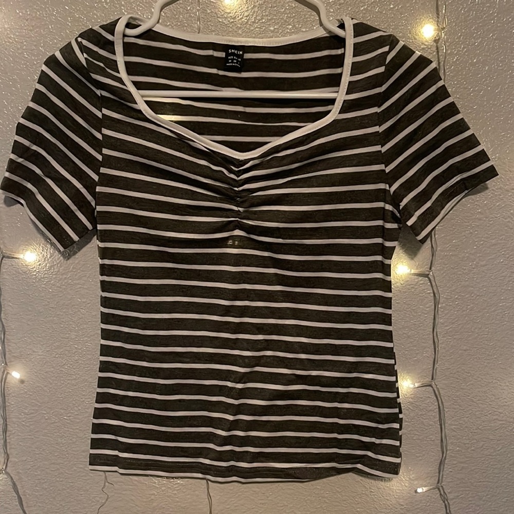 Striped ruched sweetheart neck tee